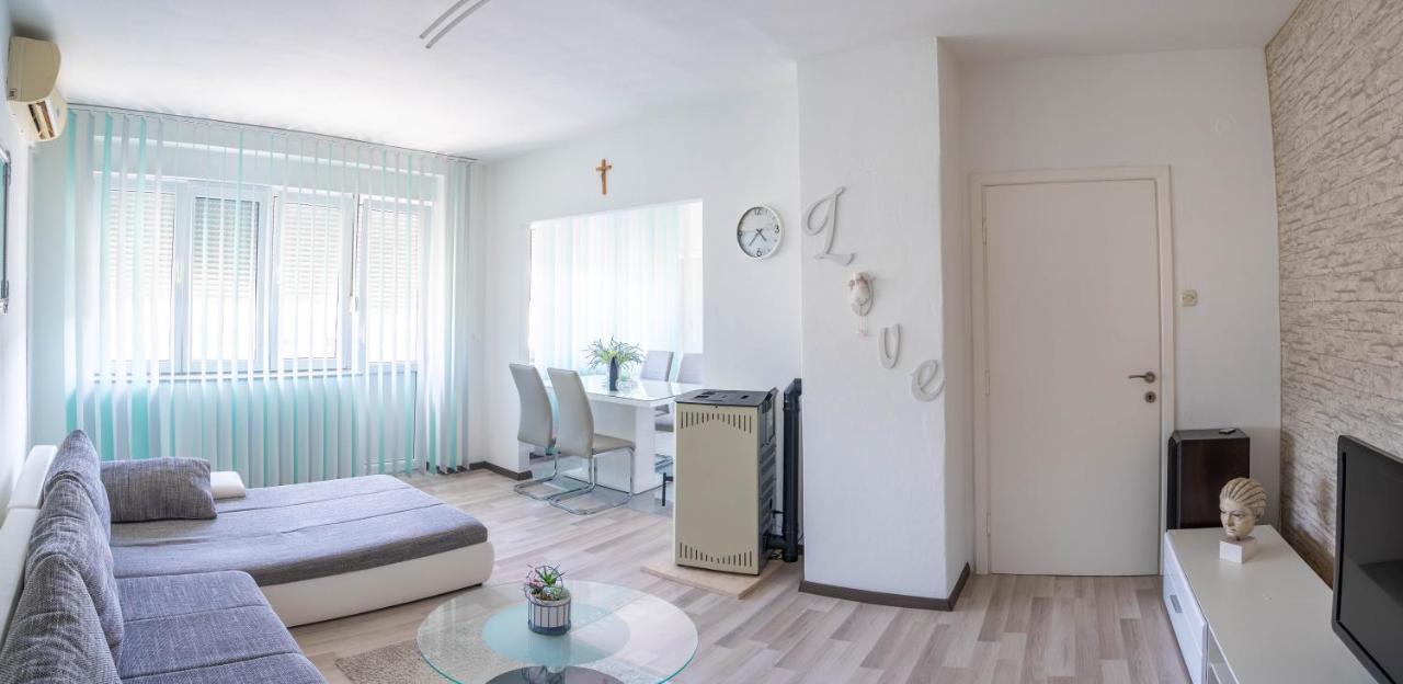 Apartman M Daire Knin Dış mekan fotoğraf