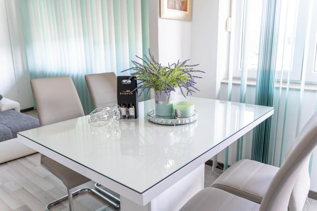 Apartman M Daire Knin Dış mekan fotoğraf